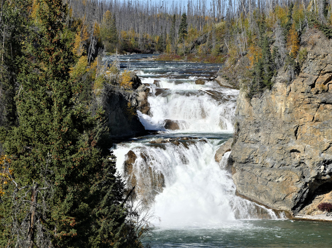 Smith River Falls - Fort Halkett Provincial Park景点图片
