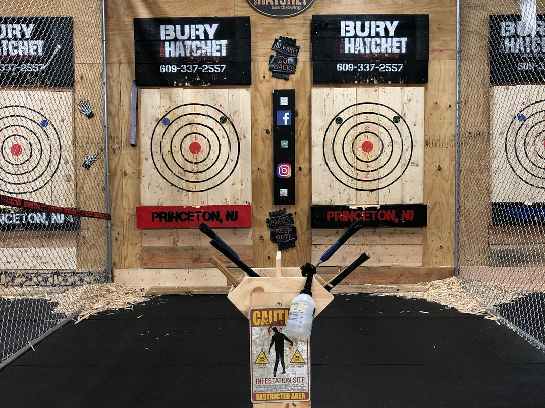 Bury The Hatchet Princeton - Axe Throwing景点图片