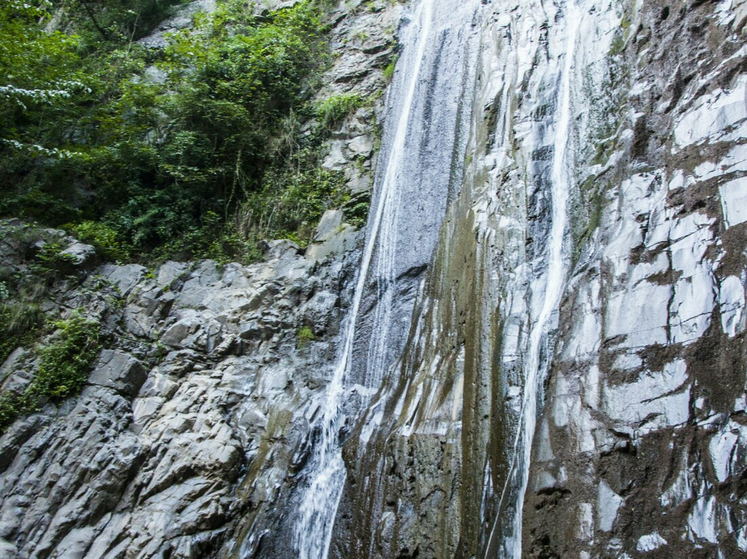 Milash Waterfall景点图片
