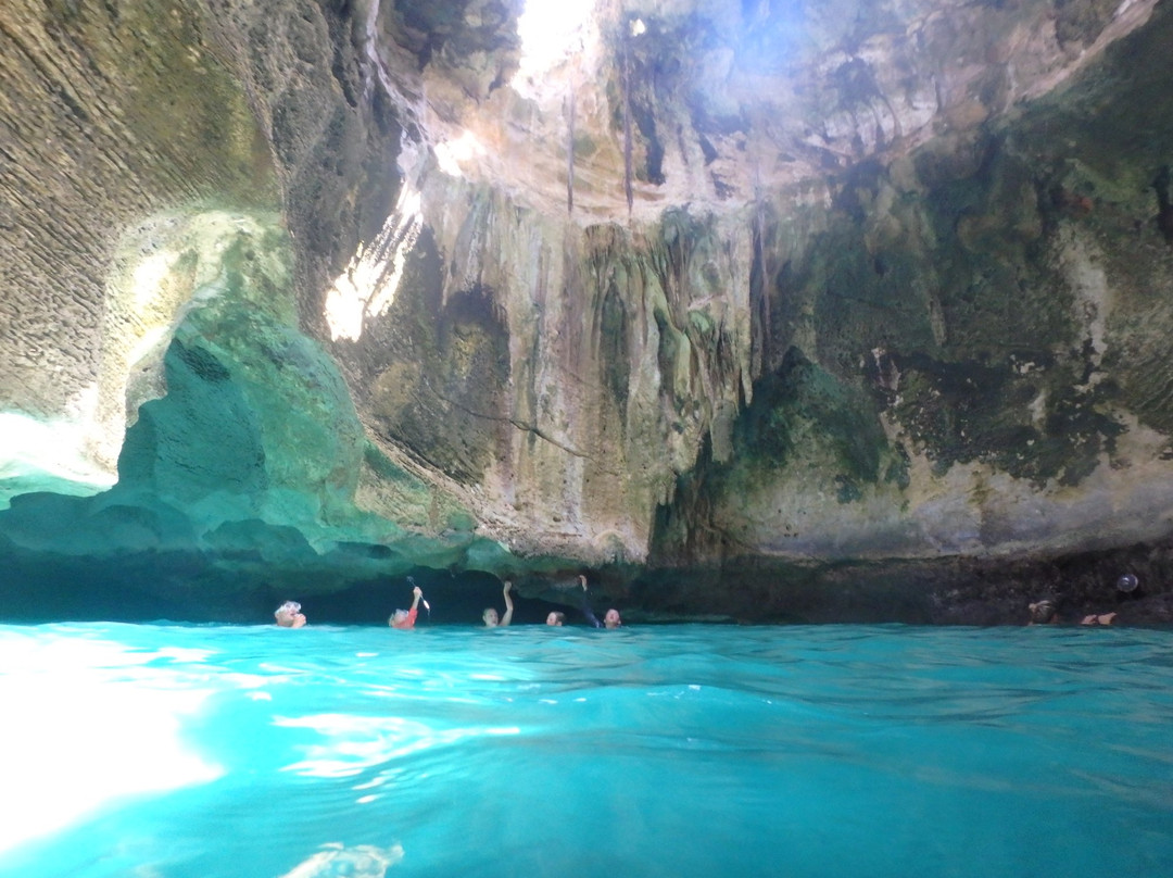 Thunderball Grotto景点图片