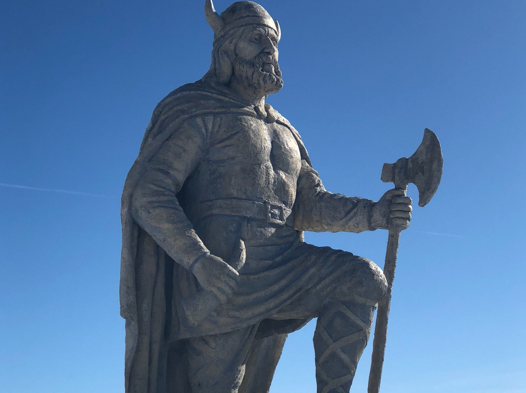 Gimli Viking Statue景点图片