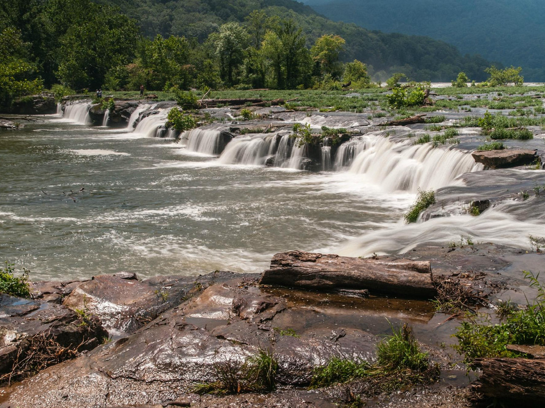 Dawson旅游景点-Sandstone Falls