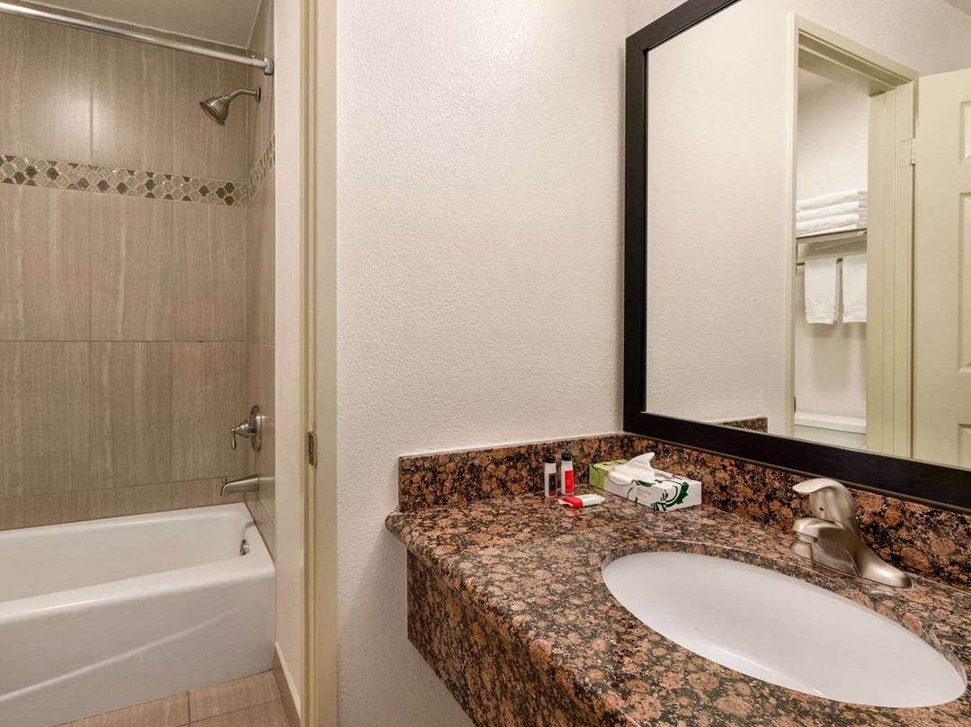 Super 8 by Wyndham Santa Clarita/Valencia主图