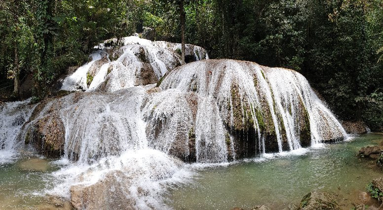Saluopa Waterfall景点图片