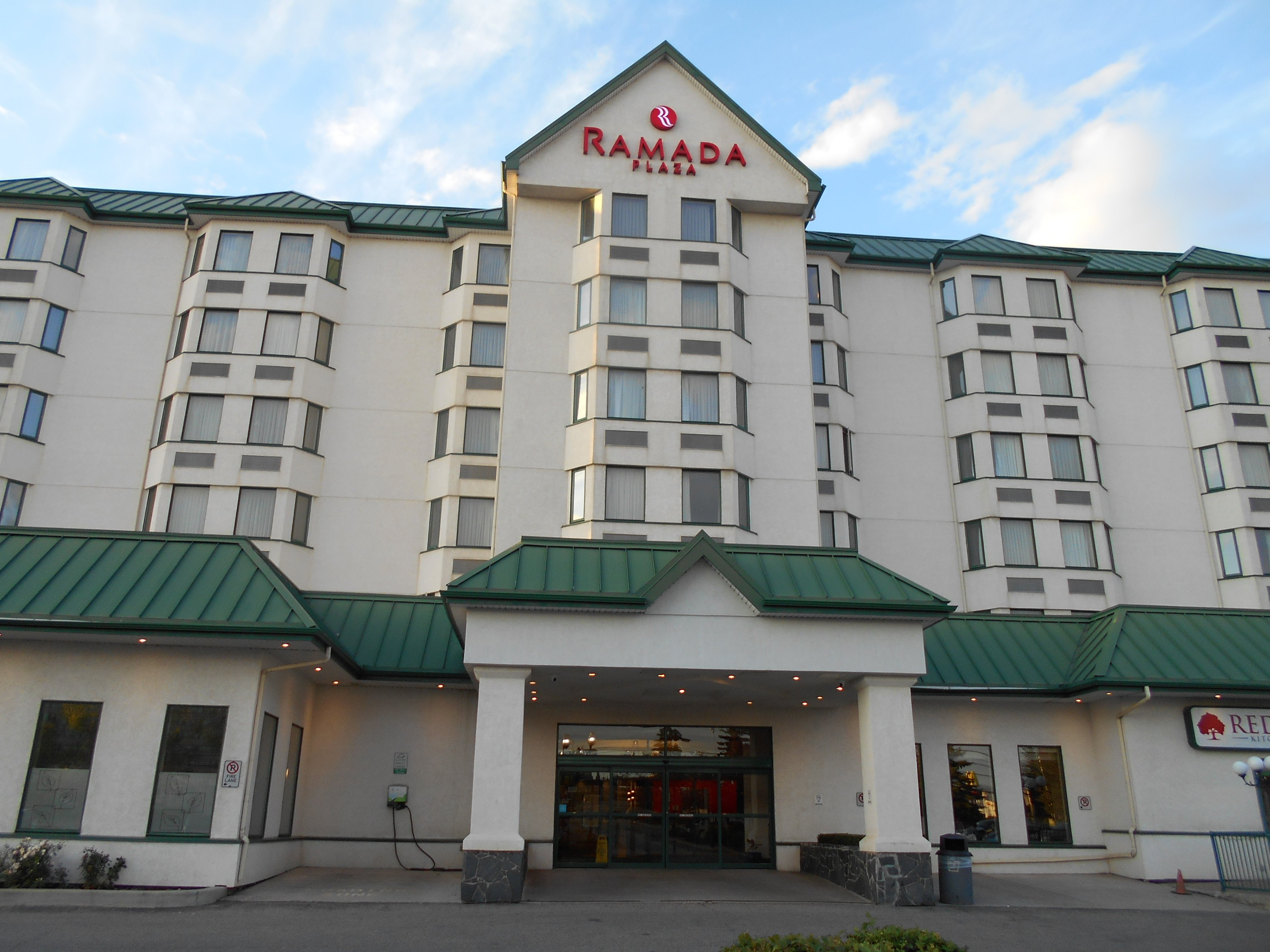 Divya Sutra Plaza and Conference Centre Calgary Airport-浴室