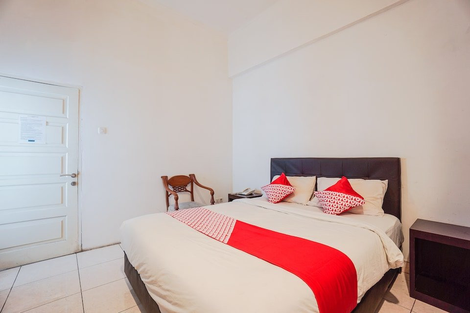 The White House Hotel主图