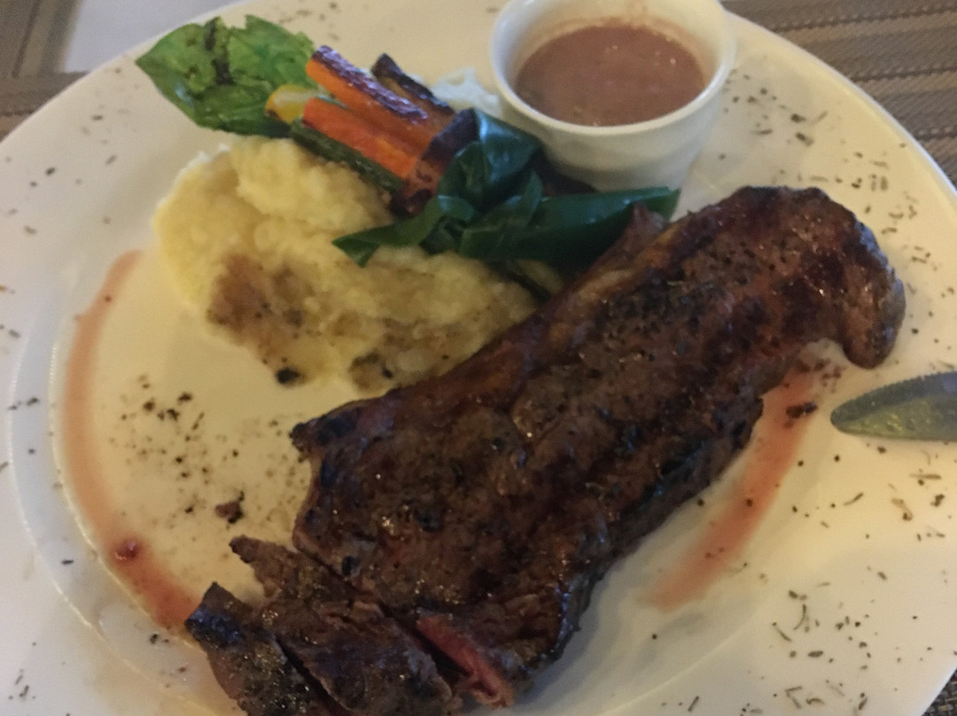 Tides Oceanfront Resort主图