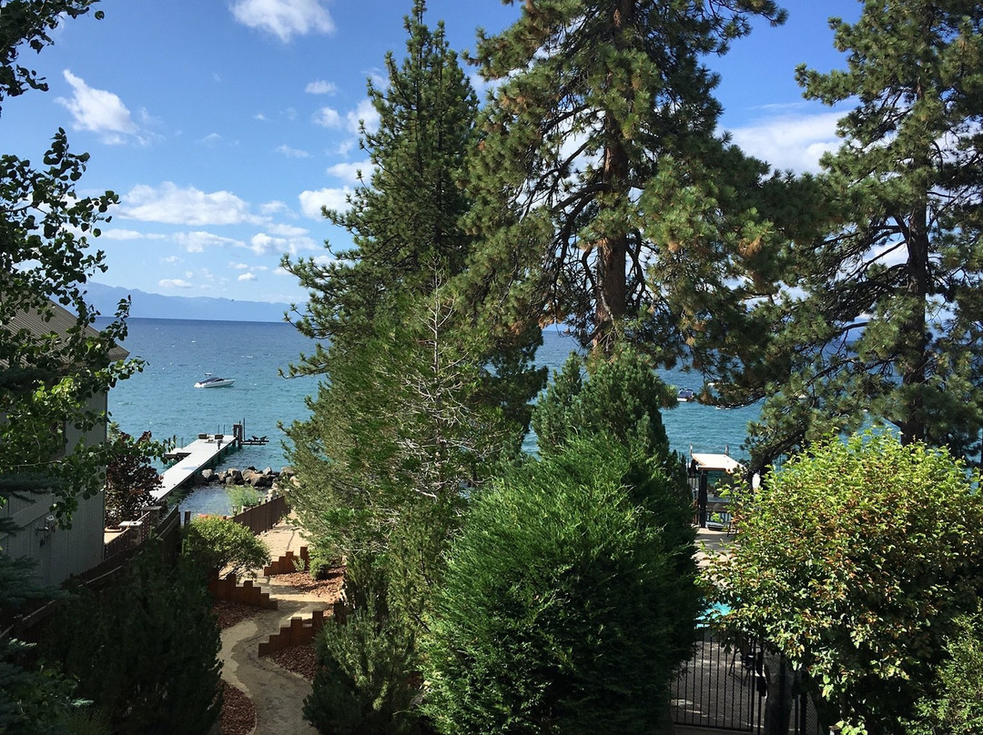 红太狼湖畔小屋主图