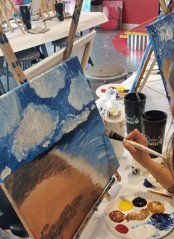 Painting With A Twist-Lone Tree必去景点