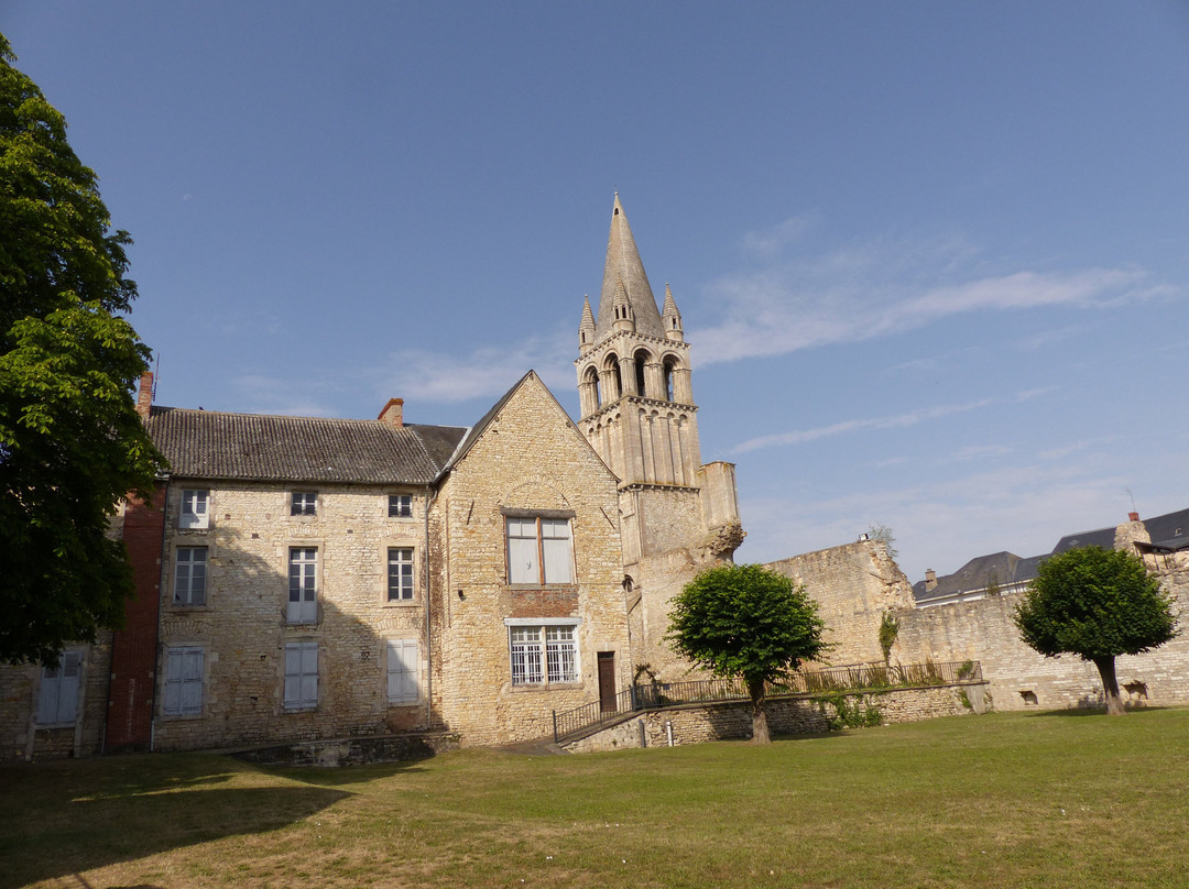 Abbaye Notre Dame de Deols-Deols必去景点