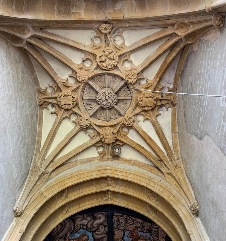 The Church of Saint Peter and Saint Paul-Muchelney必去景点