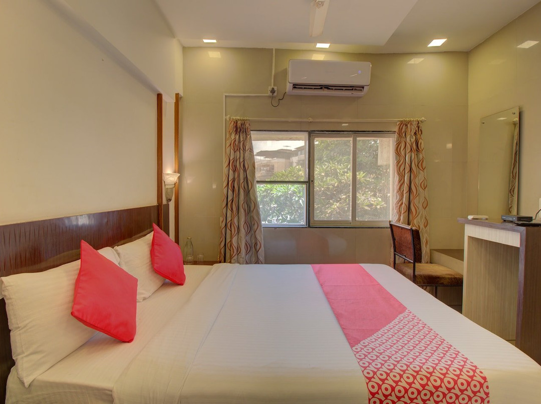 OYO 1781 Hotel Panchratna主图