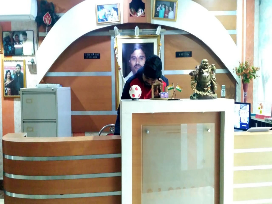 OYO 27838 R L Palace Hotel主图