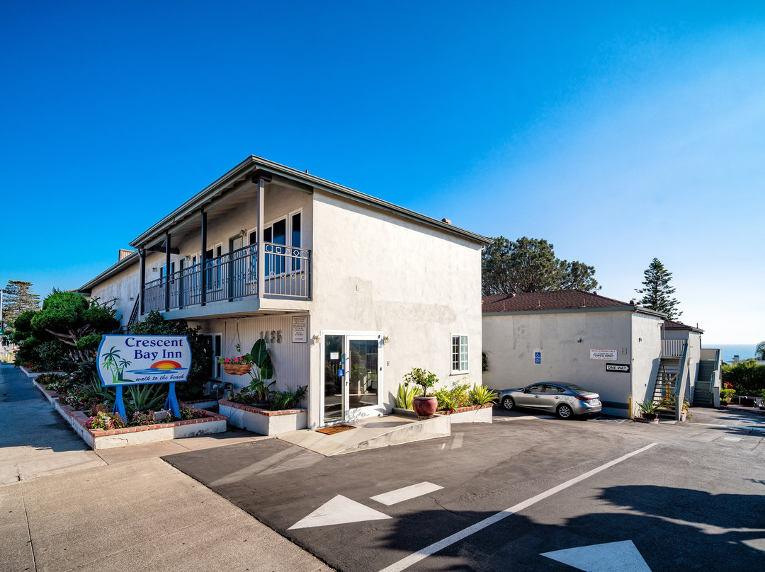 月牙湾酒店主图