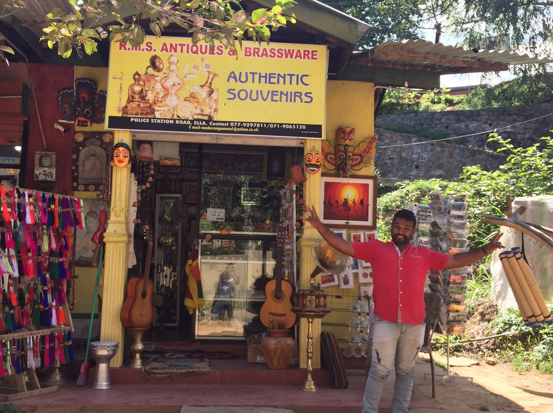 R. M. S Antique And Brassware-埃勒必去景点