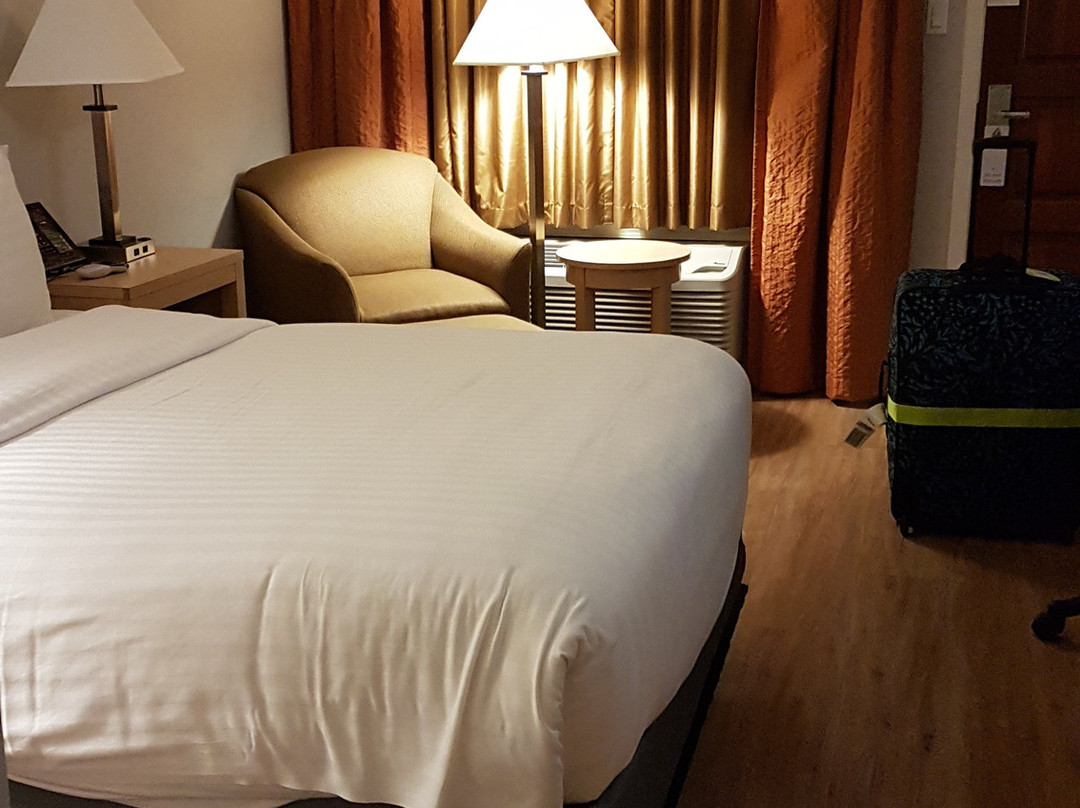 米尔伍德套房酒店主图