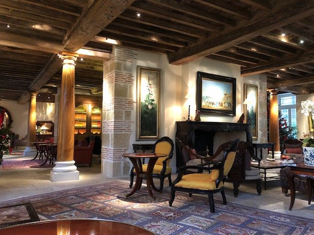 厄热涅草坪酒店主图