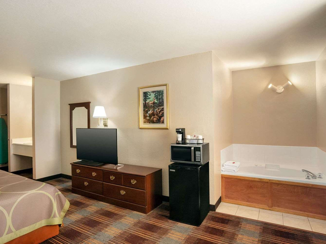 Super 8 by Wyndham Holton主图