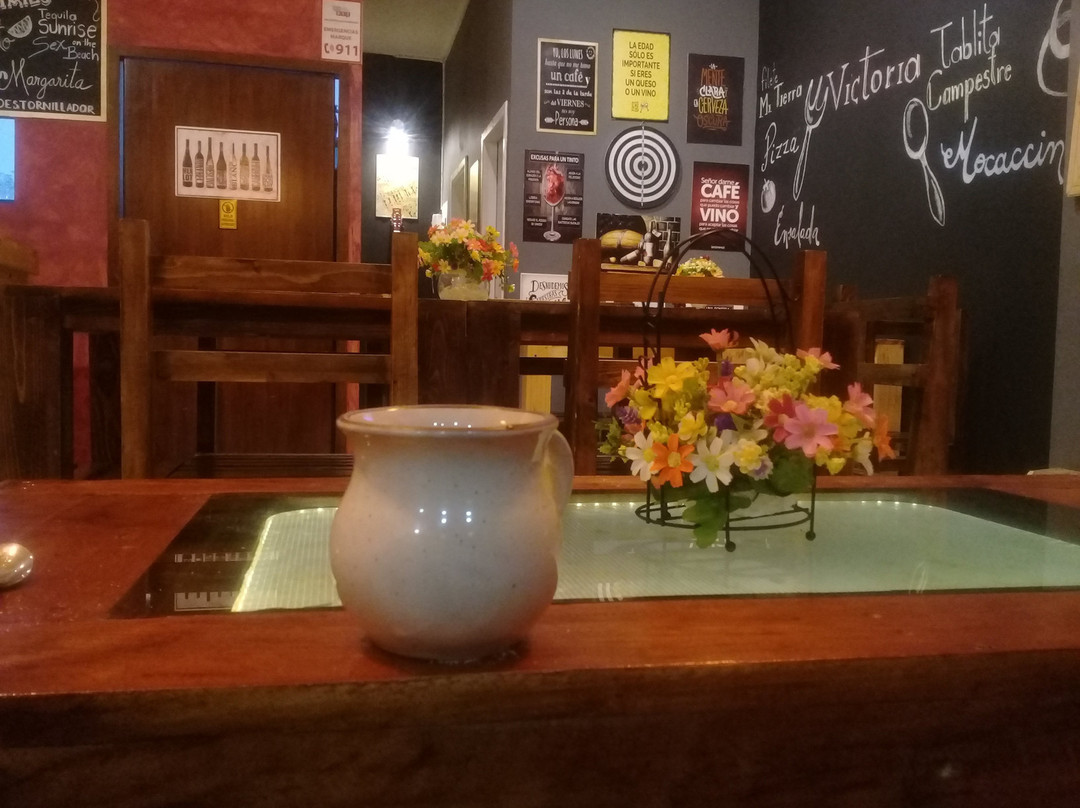 Santo Domingo de los Colorados餐馆和美食-Victoria Cafe Bar