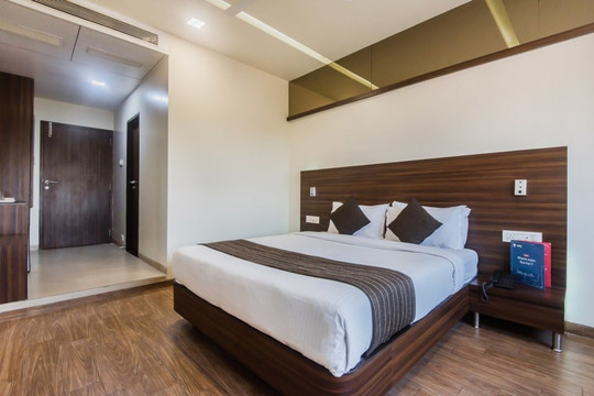 OYO 7136 Solitaire Residency主图