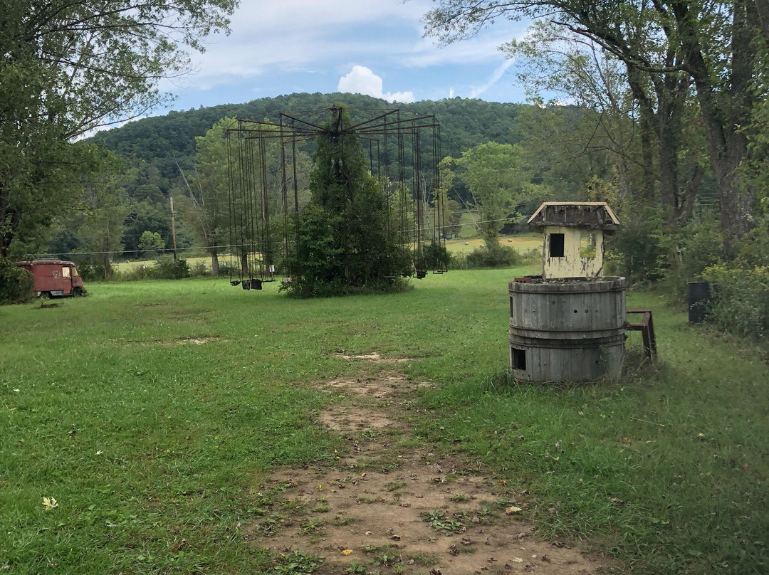 Lake Shawnee Abandoned Amusement Park景点图片