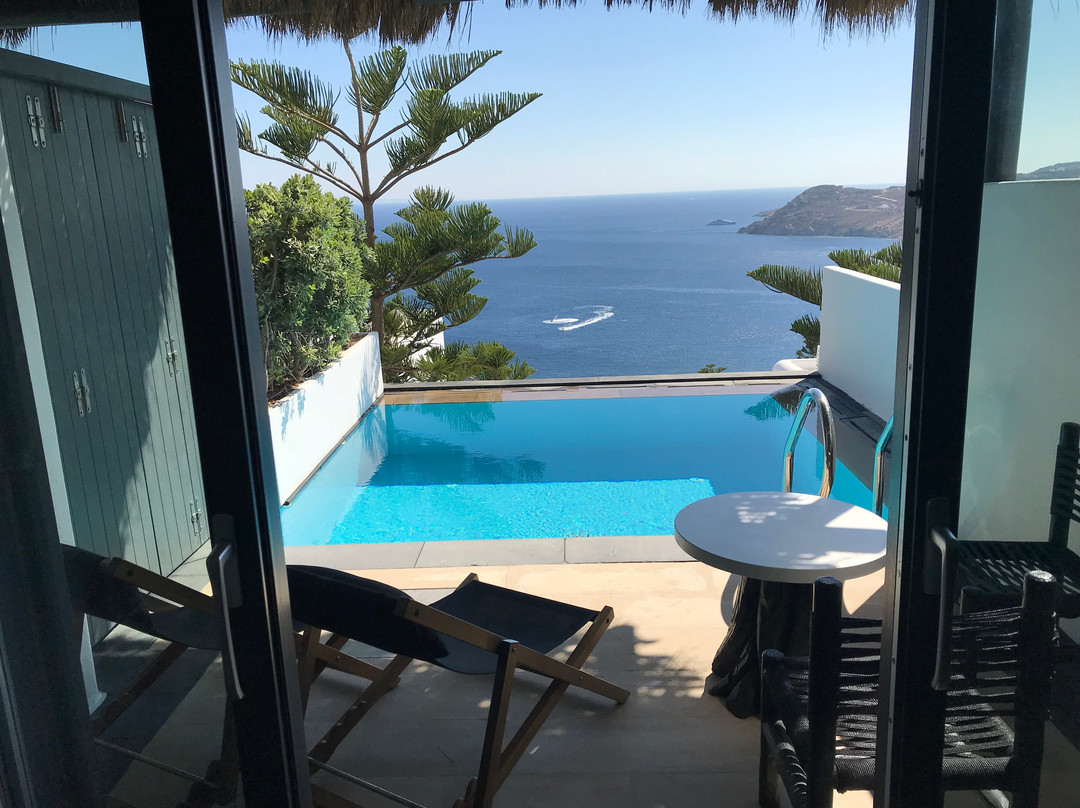 迈肯恩乌托比亚度假村主图