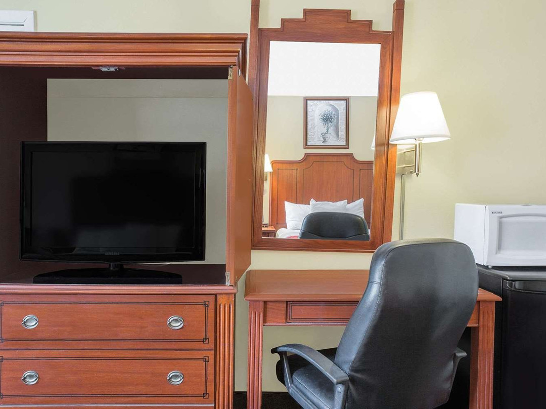 Meridian Inn Hotel主图