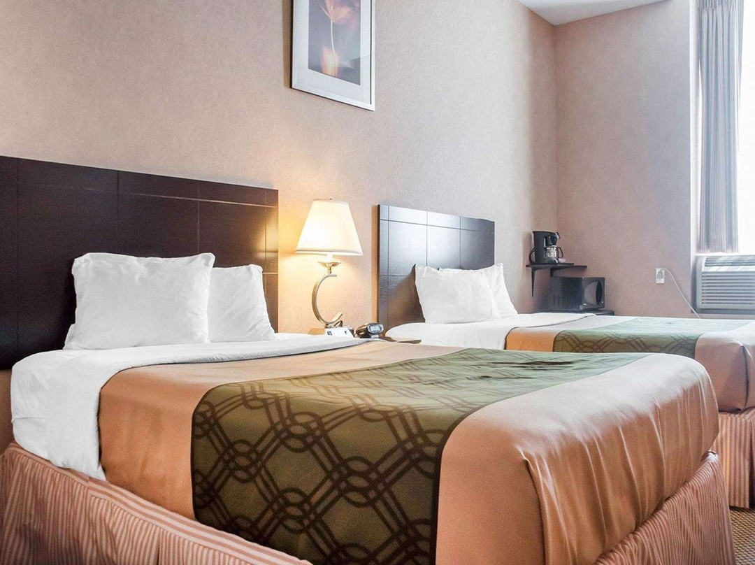 Woodstock Inn and Suites主图