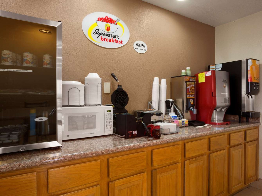 普莱森顿速8酒店主图