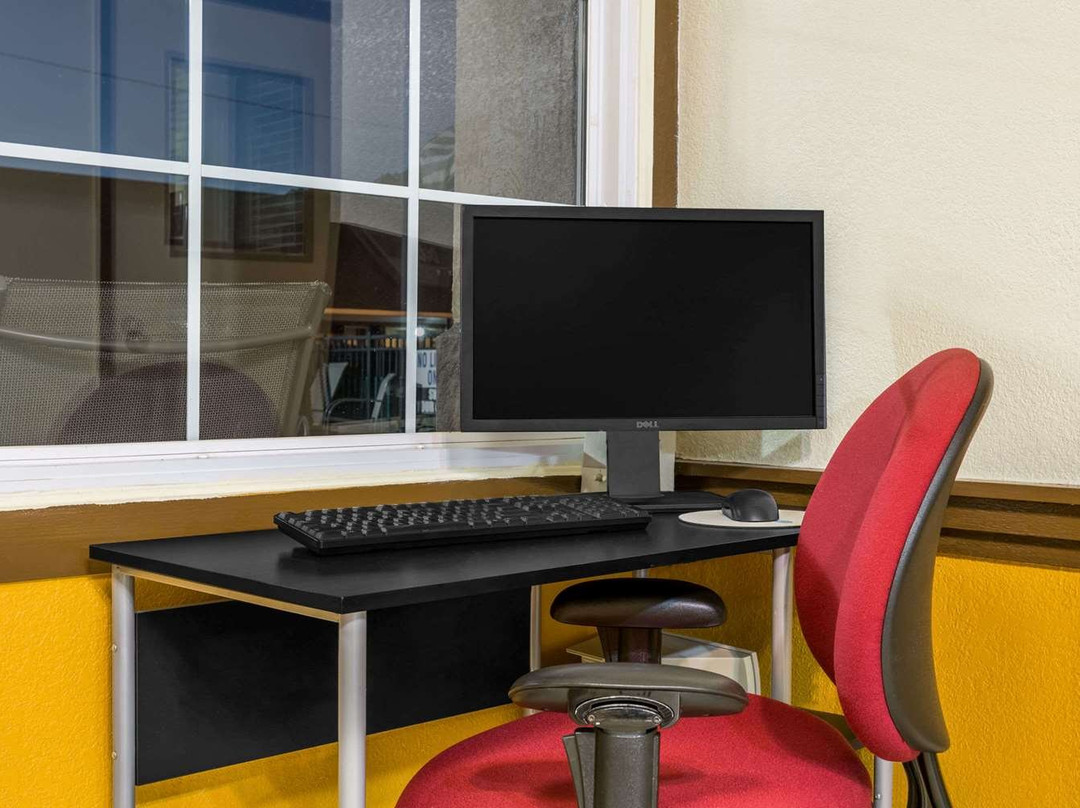 Super 8 by Wyndham Santee主图