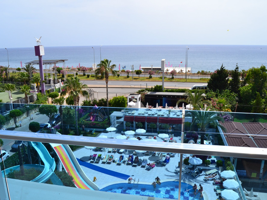 White City Beach Hotel主图