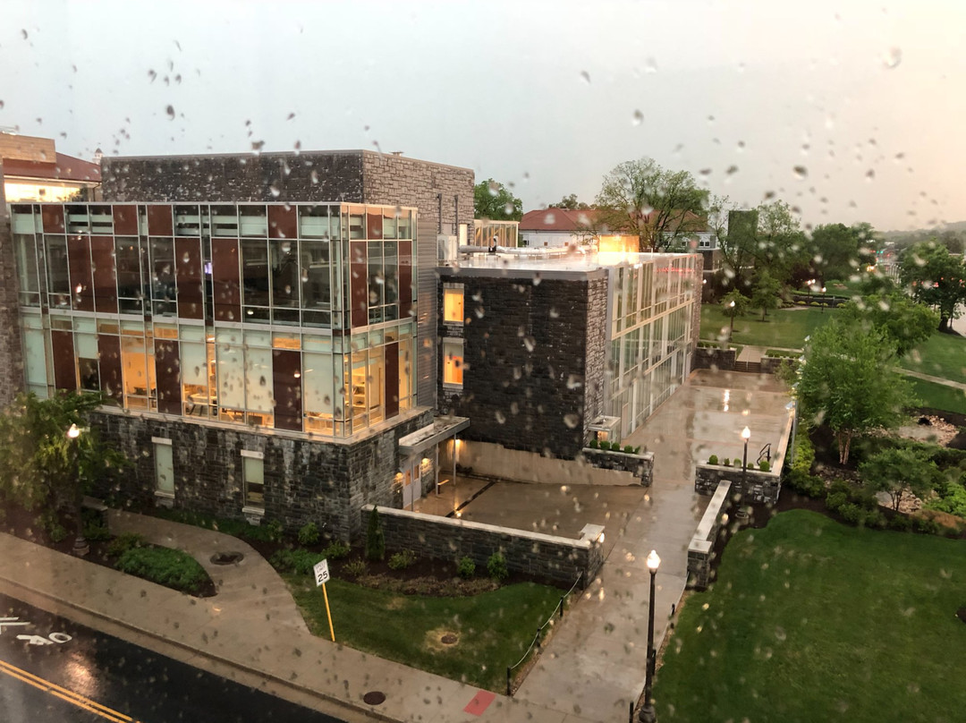 Hotel Madison & Shenandoah Conference Center主图