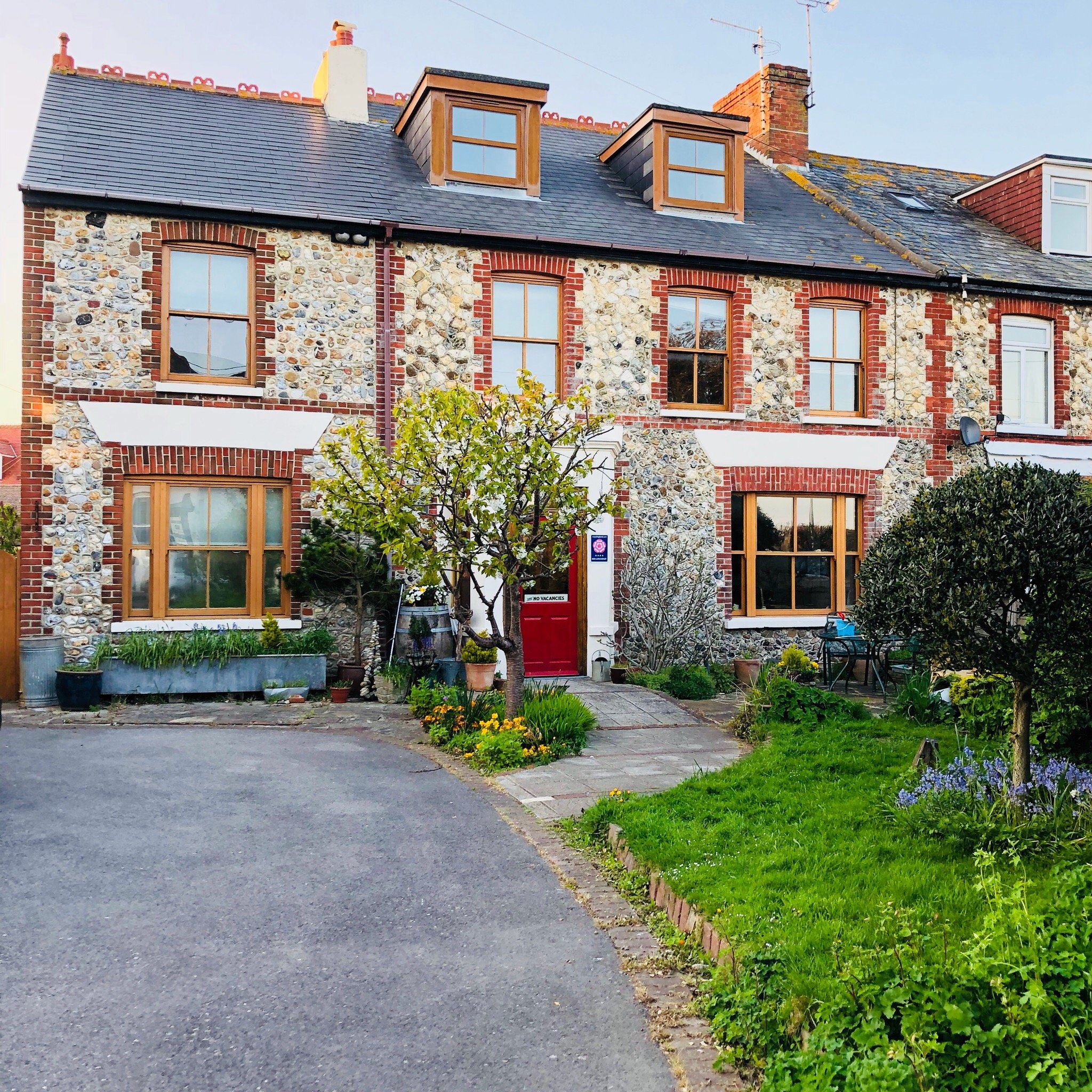 White Horses B&B-官方