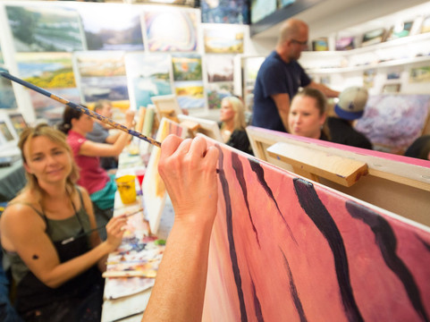 Paint Party at Forever Stoked-莫罗贝必去景点