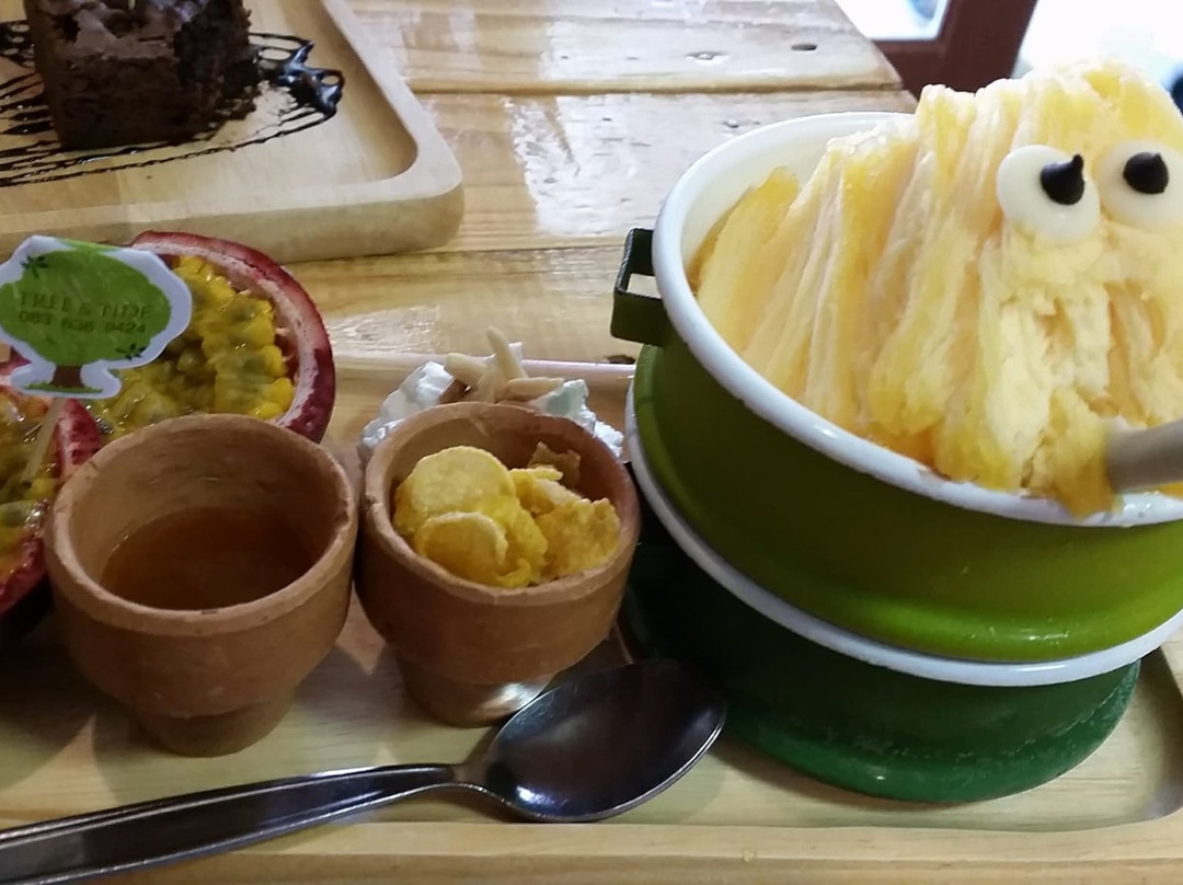 Ban Phai Rong Wua餐馆和美食-Tree & Tide Riverside Cafe