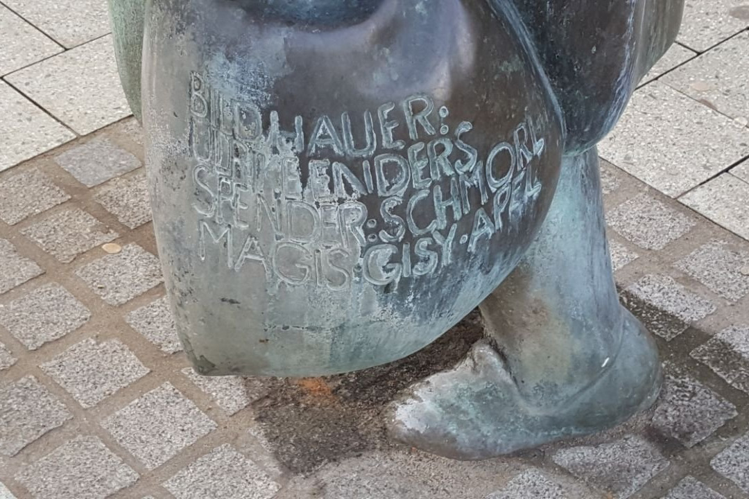 Skulptur "Mann mit Regenschirm"-汉诺威必去景点