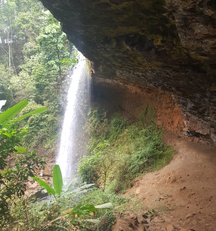 Cha Ong Waterfall景点图片