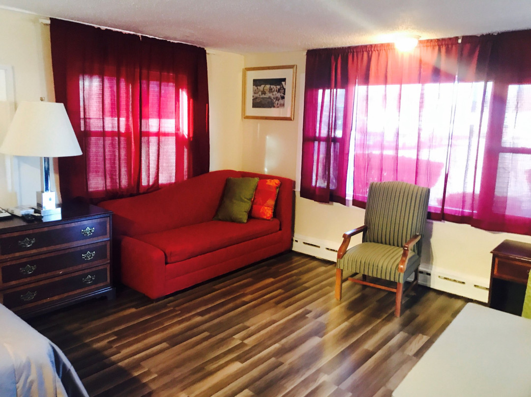 Town Line Inn