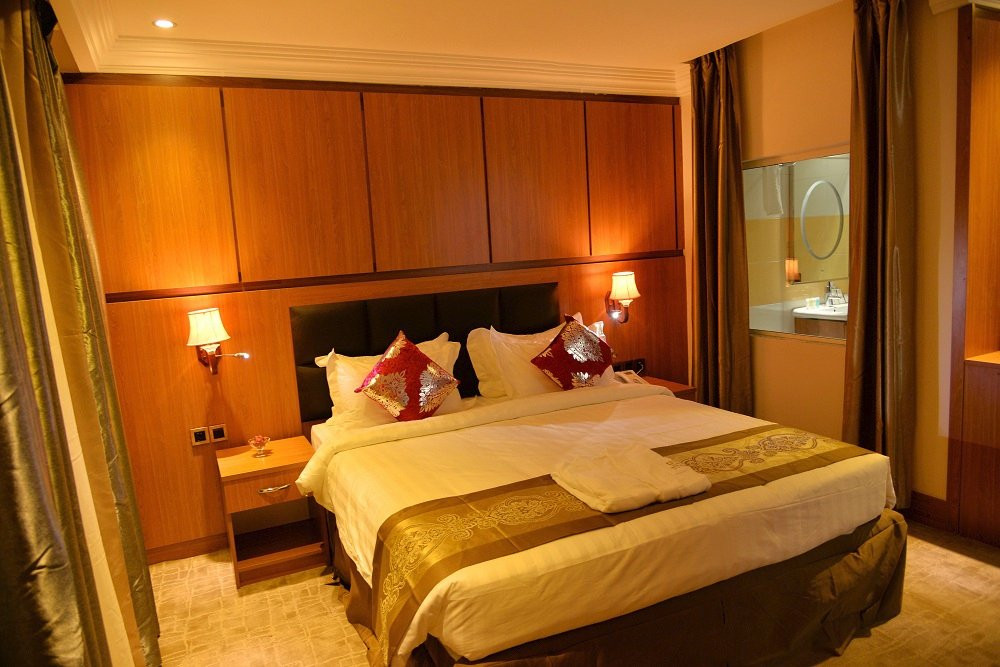 Grand Pela Hotel And Suites