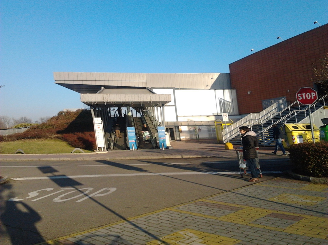 Centro Commerciale Il Borgogioioso-卡尔皮必去景点