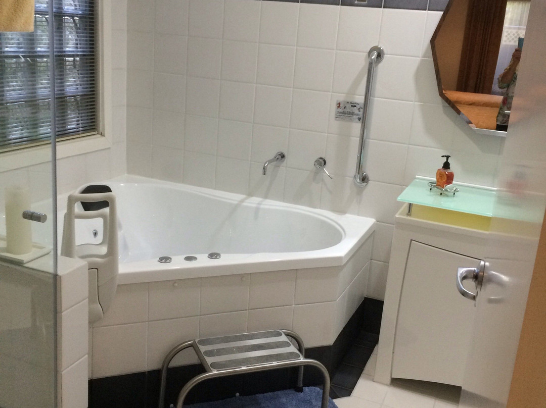 The Charles Robbins主图