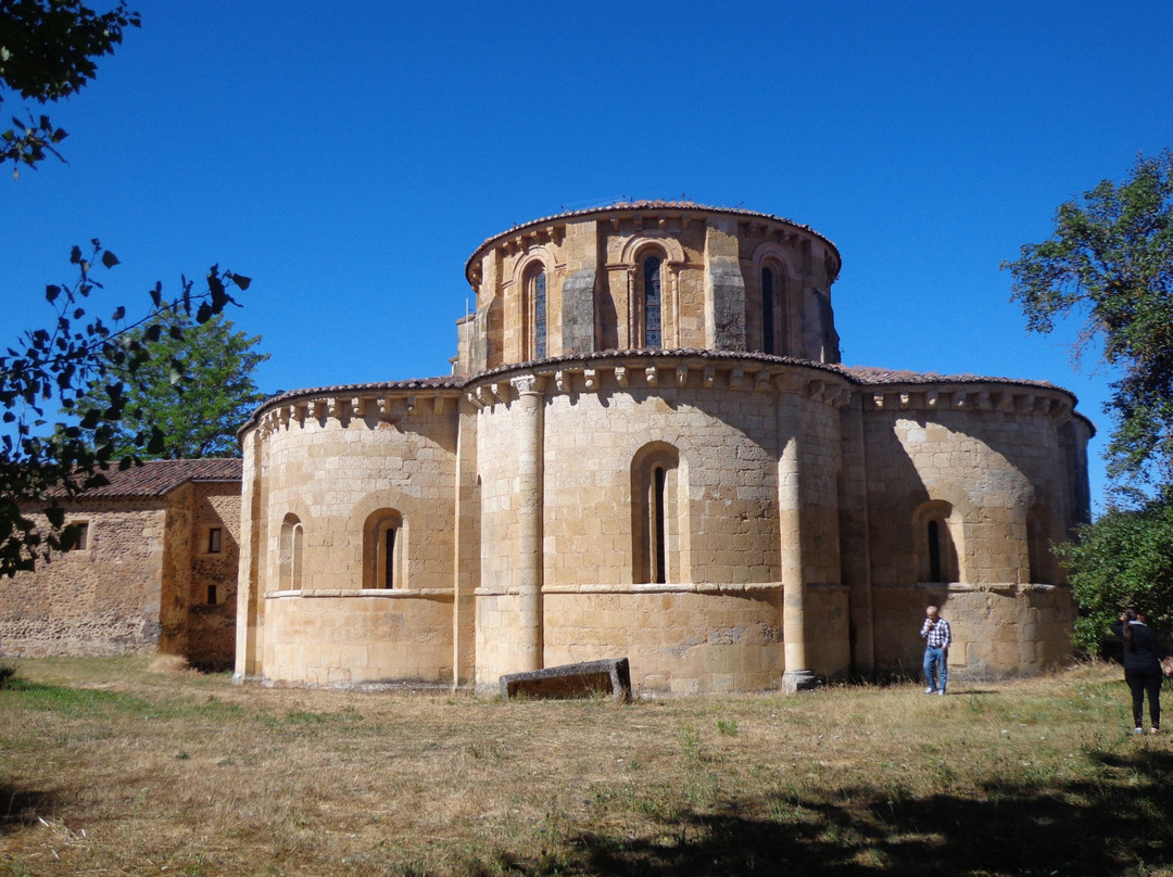 Monasterio Santa Maria La Real de Gradefes景点图片