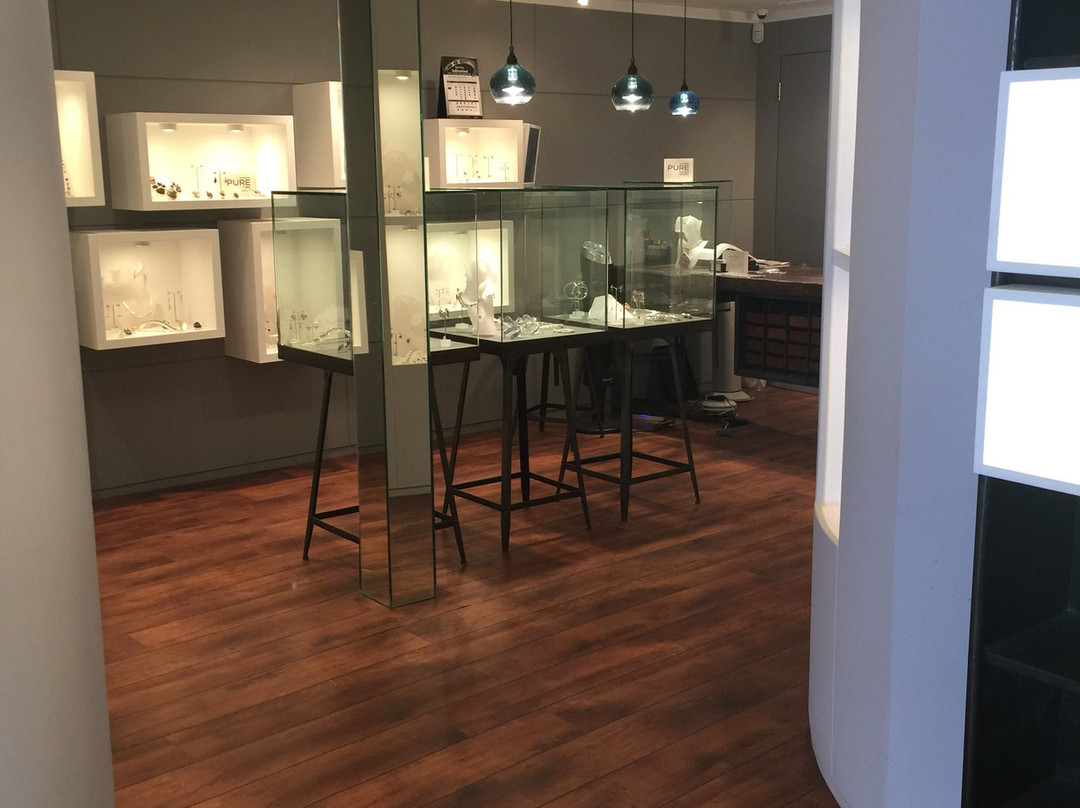 Pure Silver Design-圣艾维斯必去景点