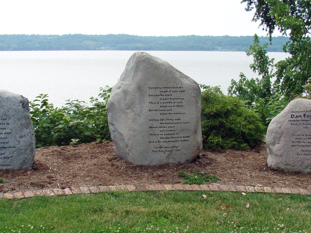 Dan Fogelberg Memorial-皮奥里亚必去景点