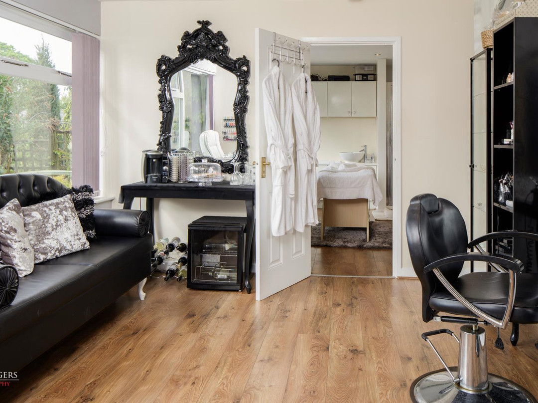 Opulence at Dunchurch Park Boutique Salon景点图片