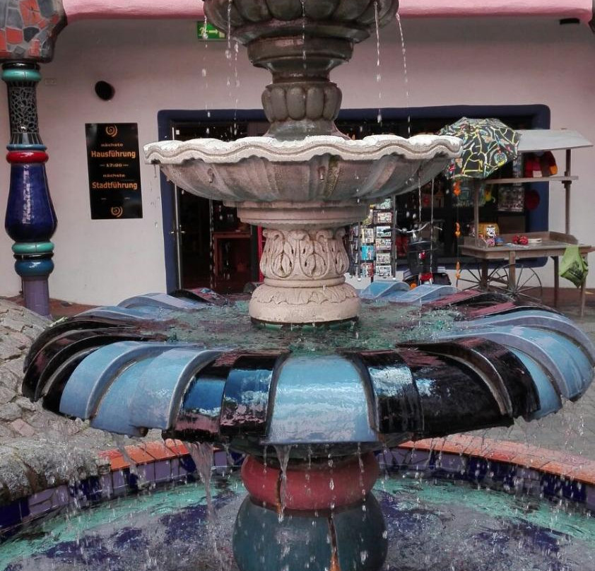 Brunnen im Innenhof - Hundertwasserhaus-马格德堡必去景点