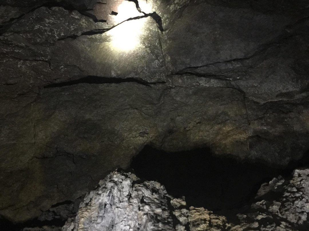 Lava River Cave-本德必去景点