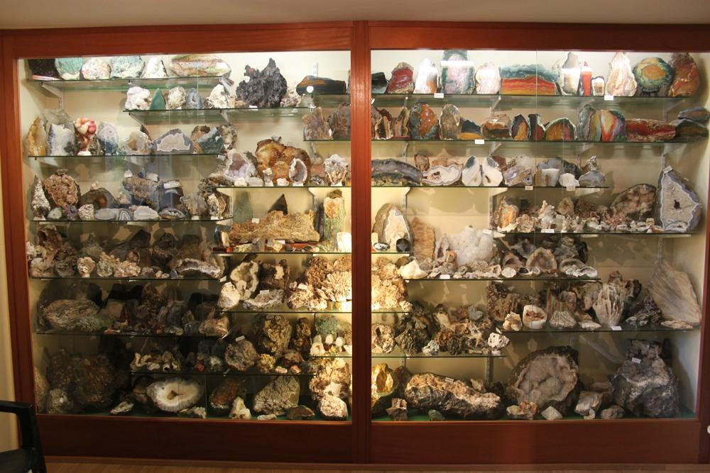 Rare stone collection of Soren and Sigurborg-Eskifjordur必去景点