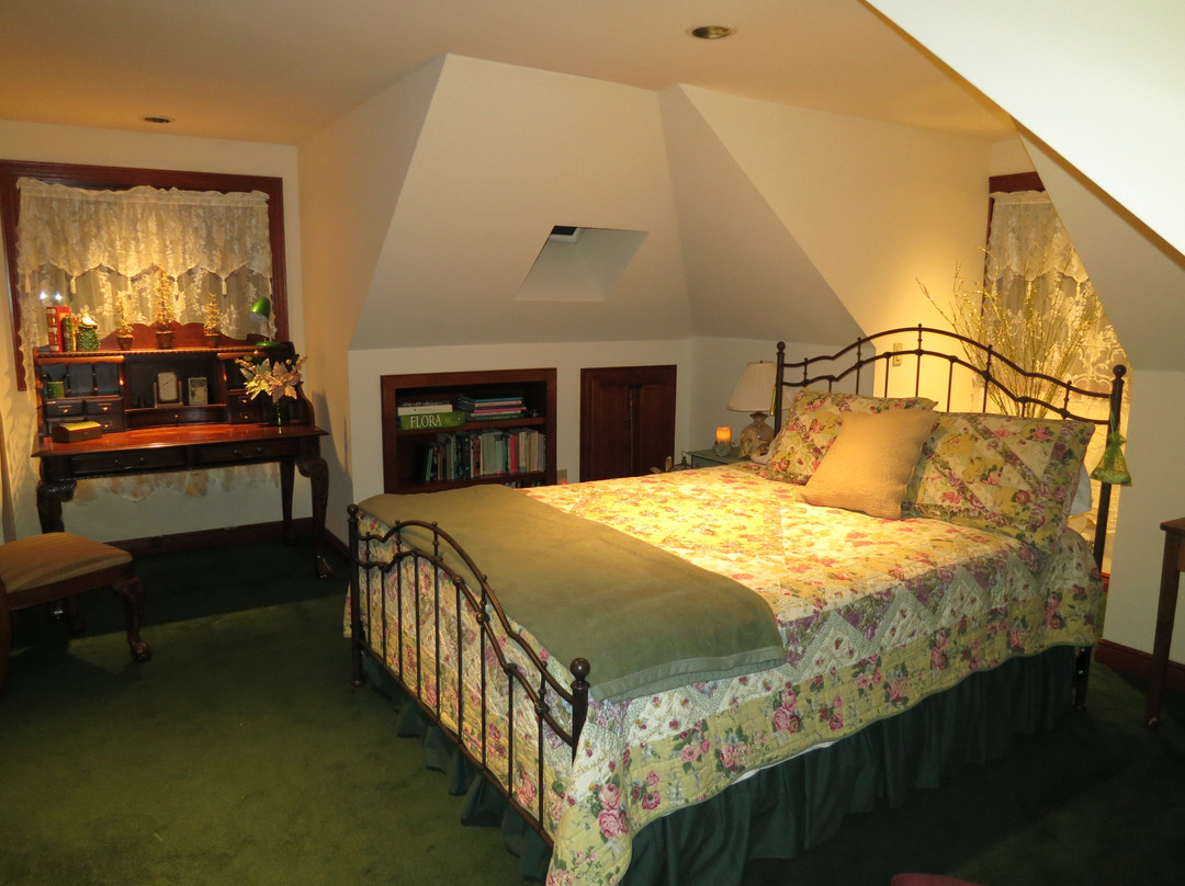 Cottage Lake Gardens Bed and Breakfast主图