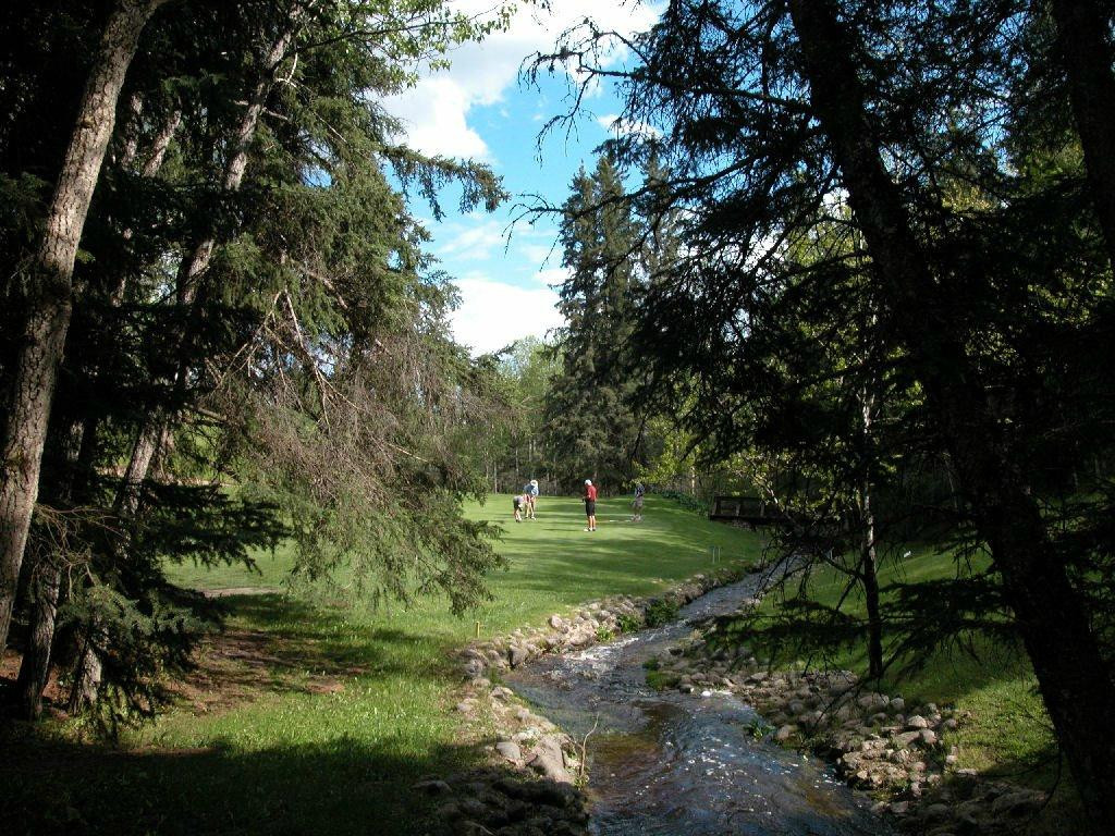 Clear Lake Golf Course-Wasagaming必去景点